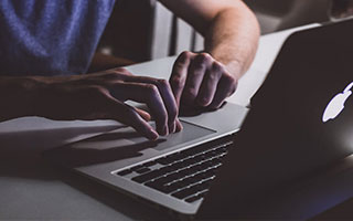 美媒晒詹皇18岁-41岁数据变化：以不变应万变！场均20+6竟是下限